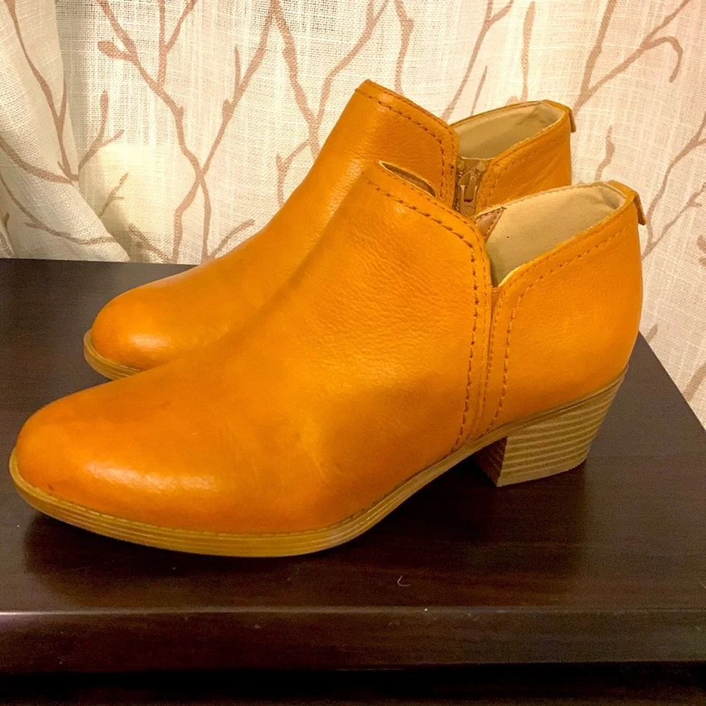 Naturalizer upper leather half boot size 6.5 - Picture 3 of 7